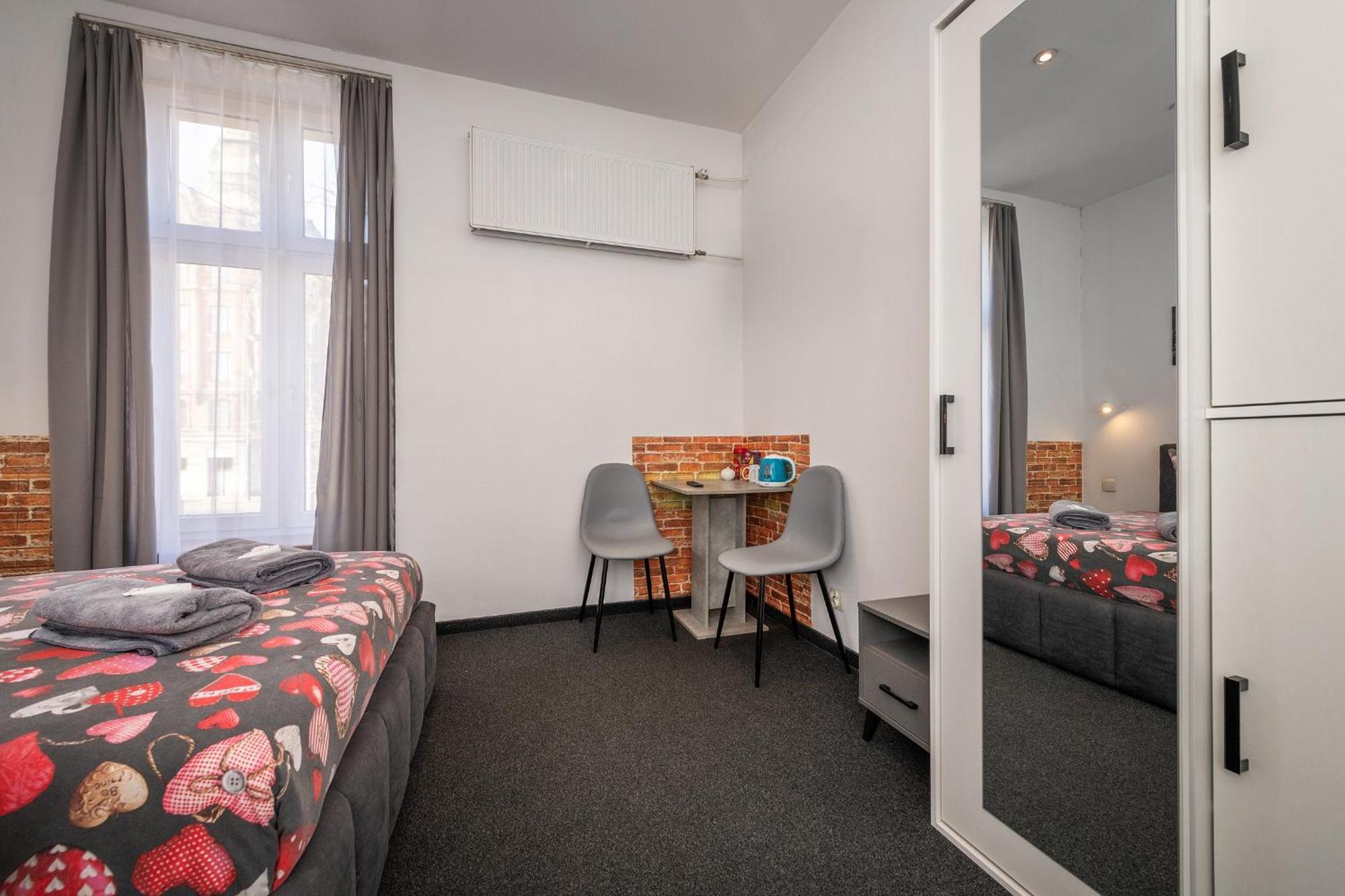 קרקוב 70S Hostel מראה חיצוני תמונה